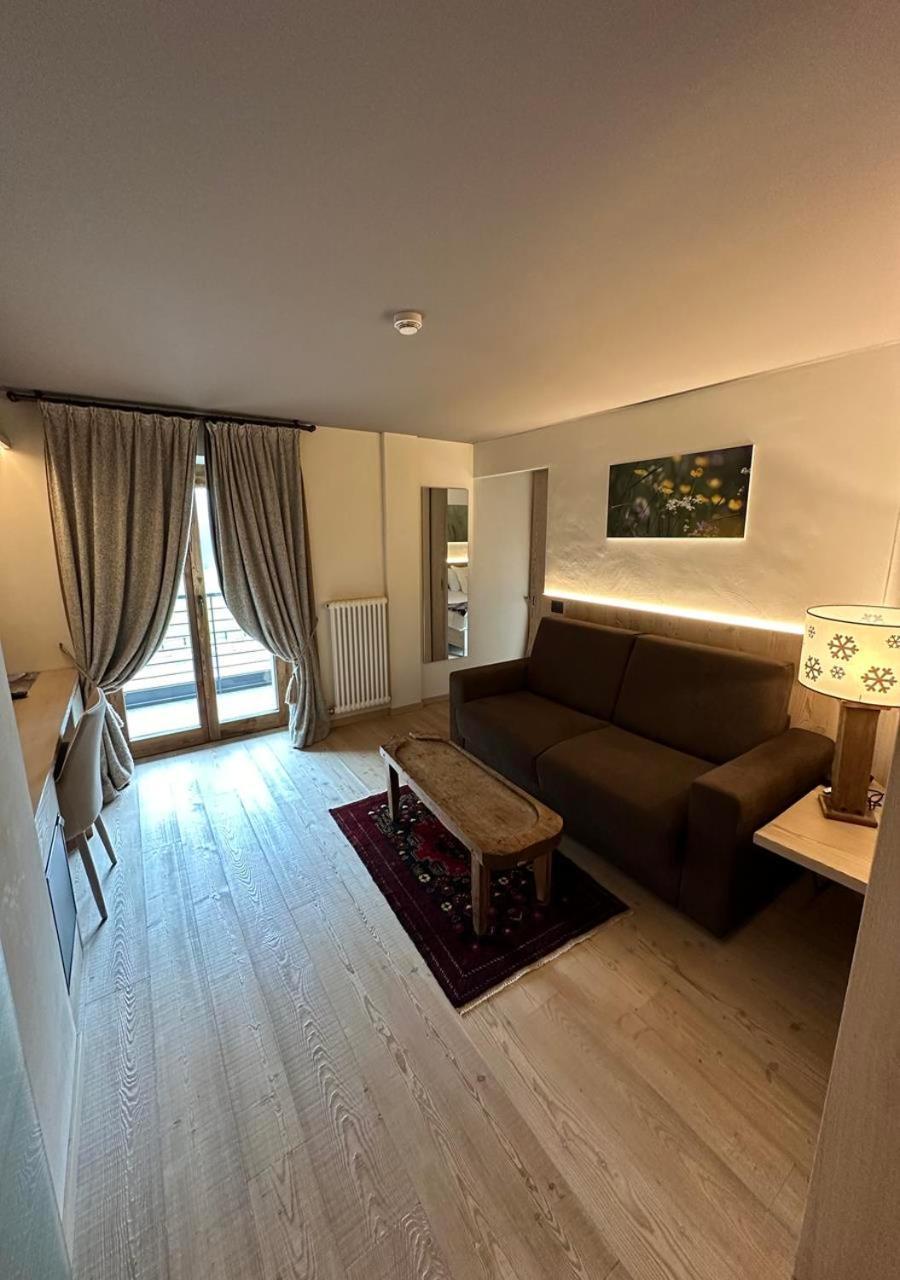 La Madonnina Del Gran Paradiso Wellness Hotel Когне Екстериор снимка