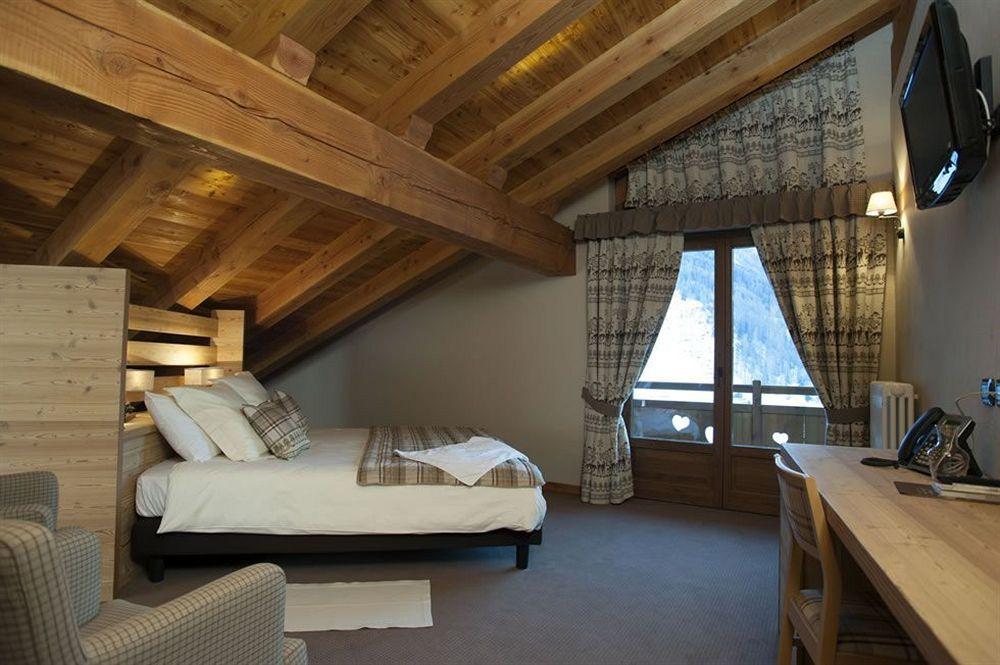 La Madonnina Del Gran Paradiso Wellness Hotel Когне Екстериор снимка