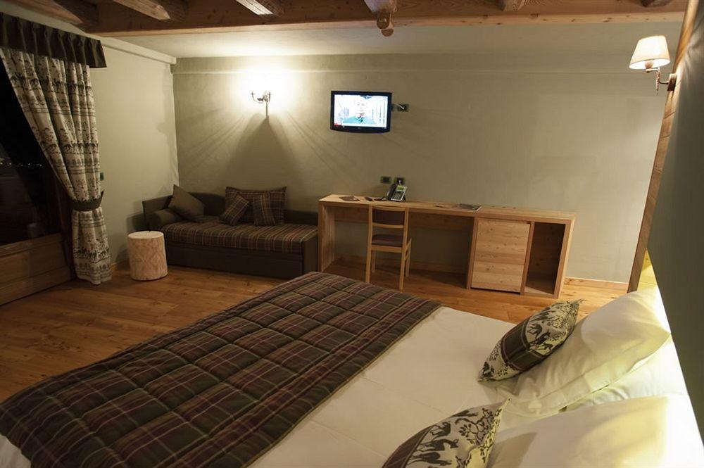 La Madonnina Del Gran Paradiso Wellness Hotel Когне Екстериор снимка