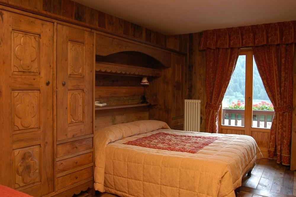 La Madonnina Del Gran Paradiso Wellness Hotel Когне Екстериор снимка