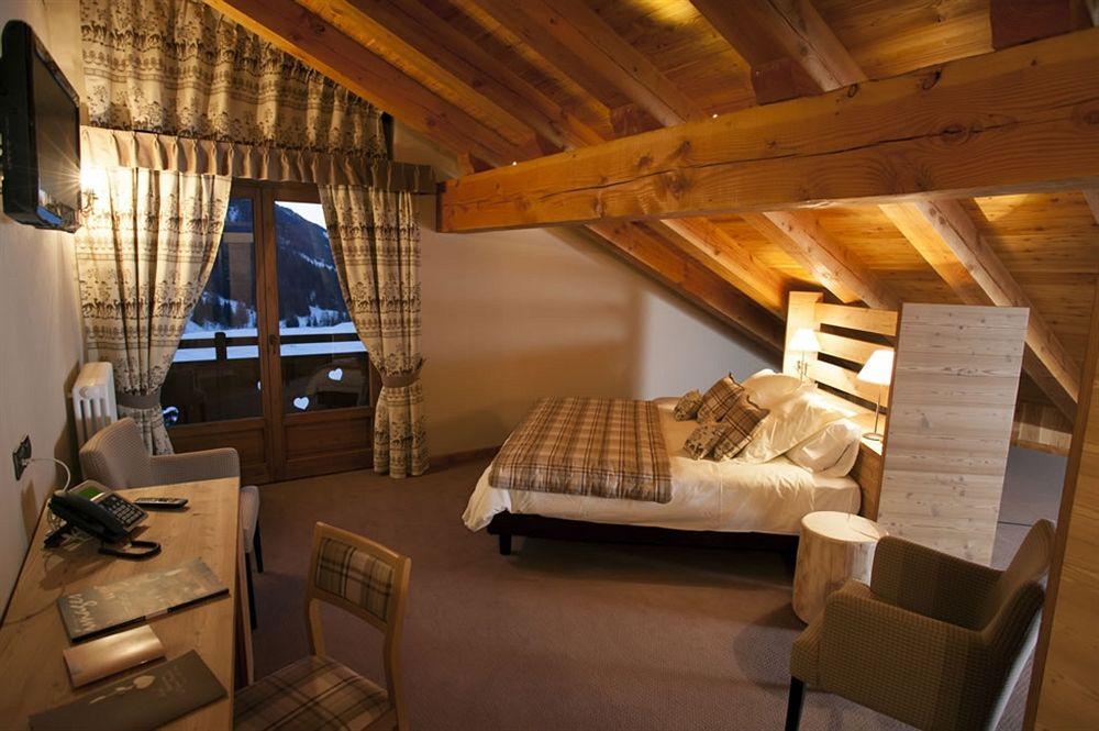 La Madonnina Del Gran Paradiso Wellness Hotel Когне Екстериор снимка