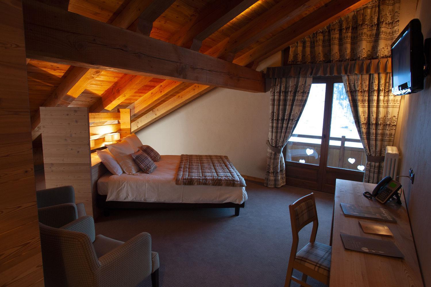 La Madonnina Del Gran Paradiso Wellness Hotel Когне Екстериор снимка